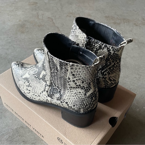 Blondo Noa Snake Pattern Leather Waterproof Pull-On Chelsea Style Boots 9 Womens - Picture 3 of 6